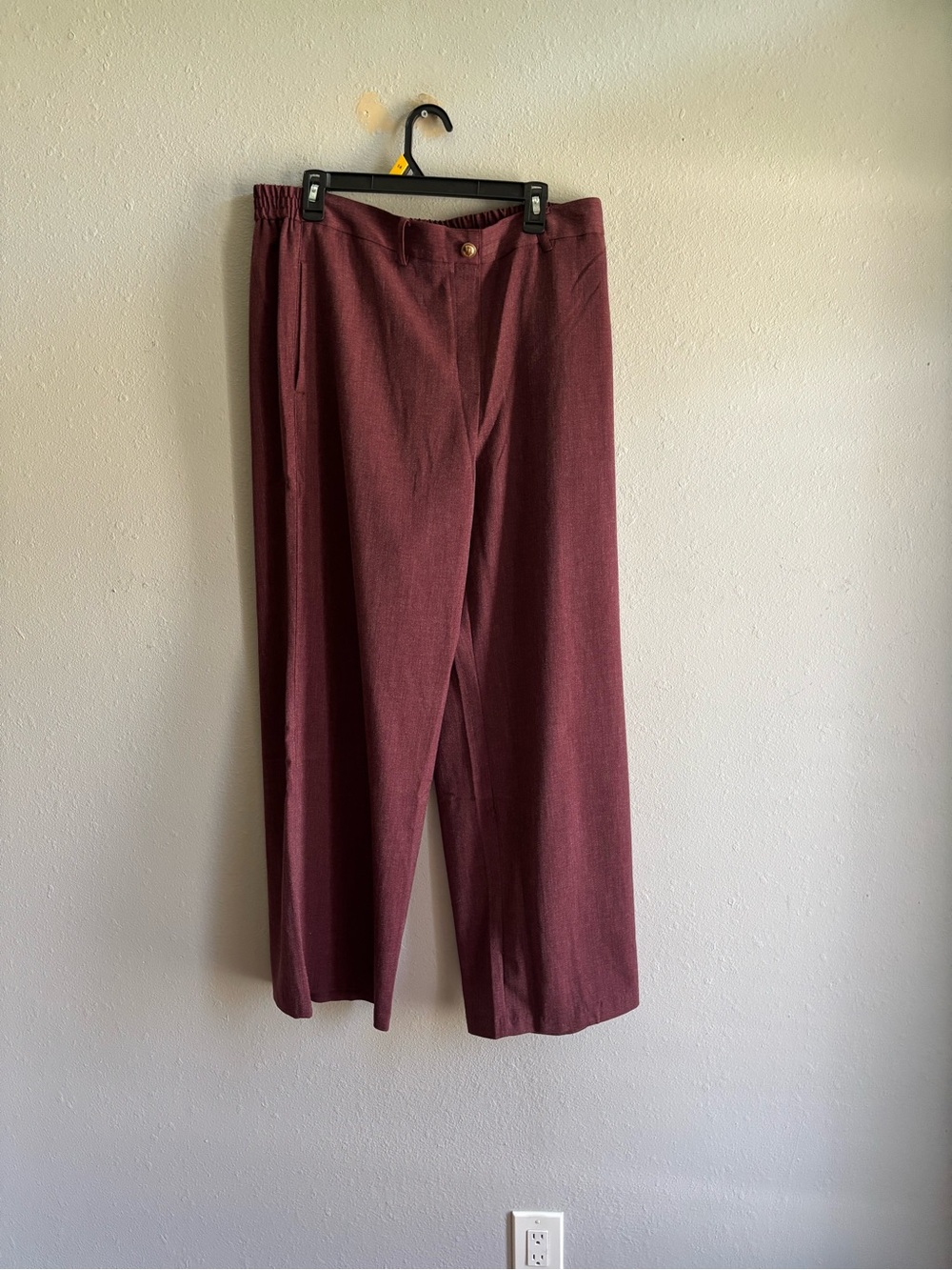 Michael Kor’s women pants in Burgundy